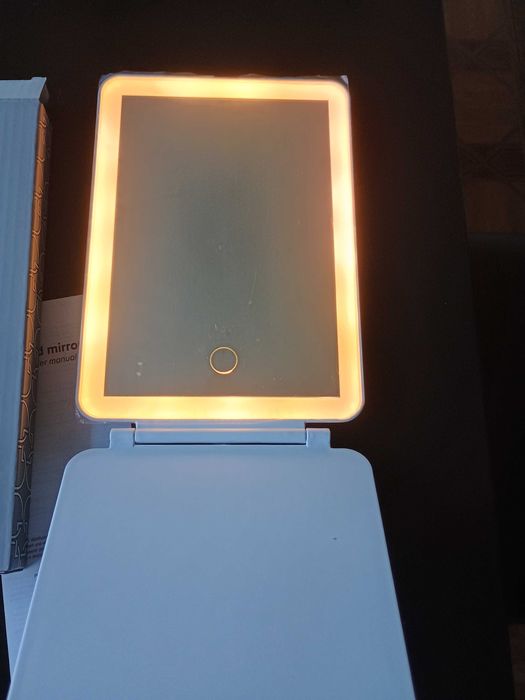 Lusterko z oświetleniem LED