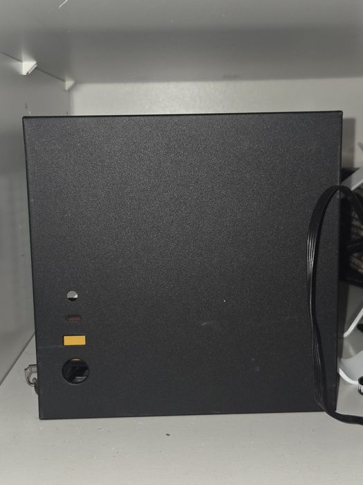 NZXT H1 (zasilacz i chłodzenie wodne plyta glowna i dysk)