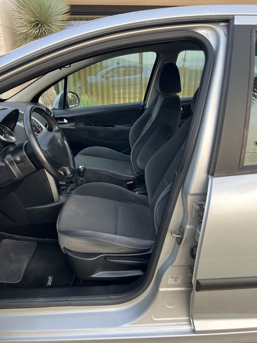 Peugeot 207 imaculado trato financiamento