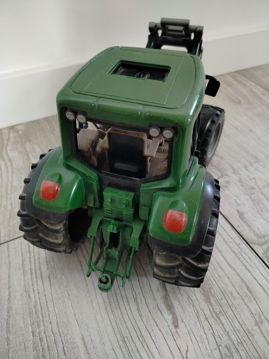 Traktor John Deere z turem