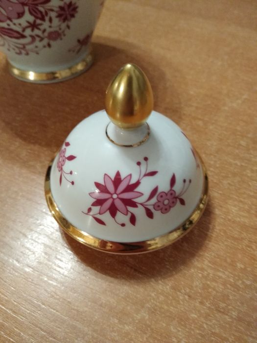 Piękny pojemnik wazon porcelana Sygnatura