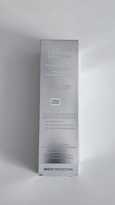 L'biotica Estetic Clinic 50 SPF Krem ochrona UV do twarzy na dzień 35