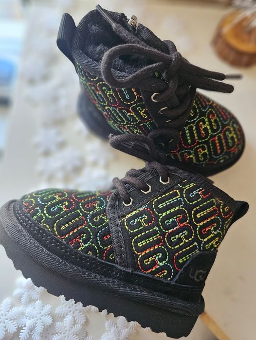 Куртка Reserved для дівчинки 86 розмір.