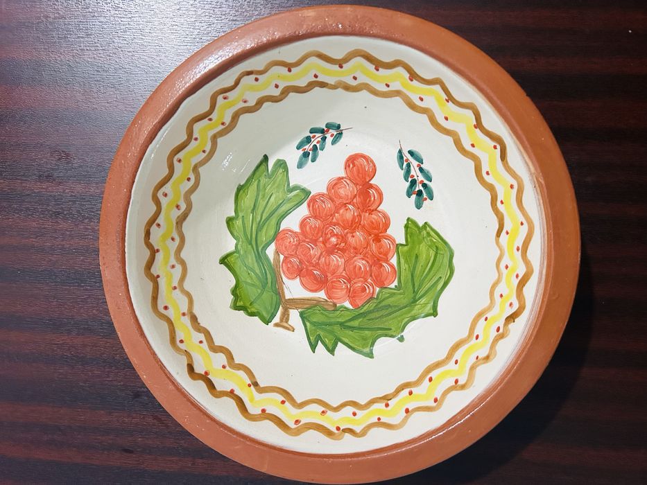 Hand-painted clay bowl430225374504570881