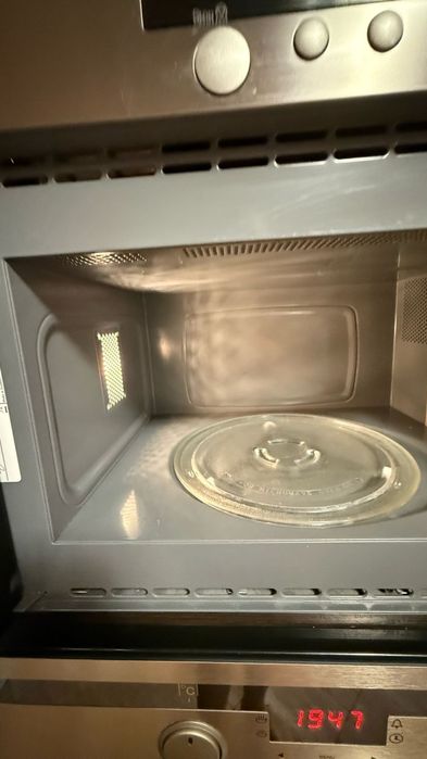 Mikrofalówka Srebrna Whirlpool do zabudowy 60 cm