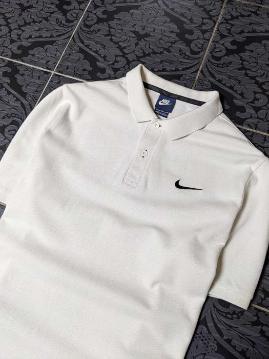 Белоснежное поло Nike