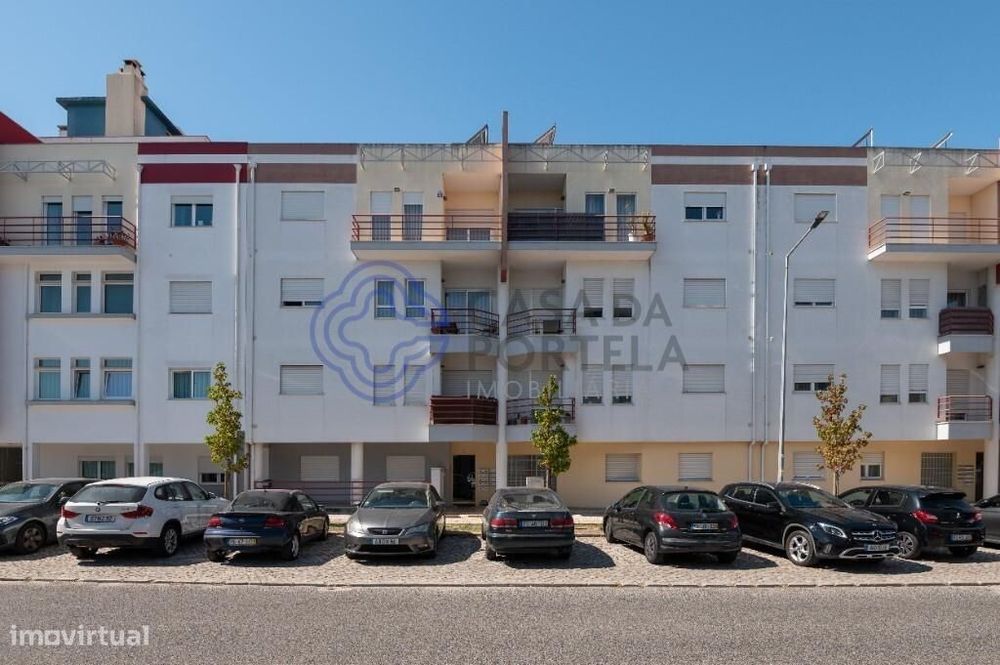 ✨ A Sua Oportunidade Única: Espaçoso T2 com Garagem Fechada nas Caldas