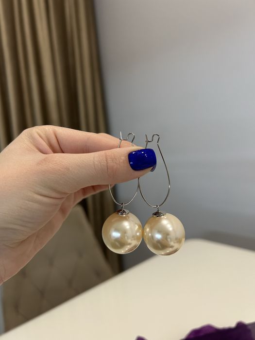 Намисто та сережки з крупних білих перлів