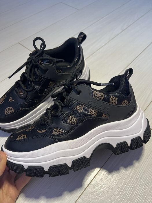 Кросівки Guess жіночі 37 розмір