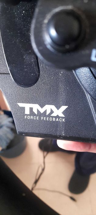 Volante e pedais para jogos