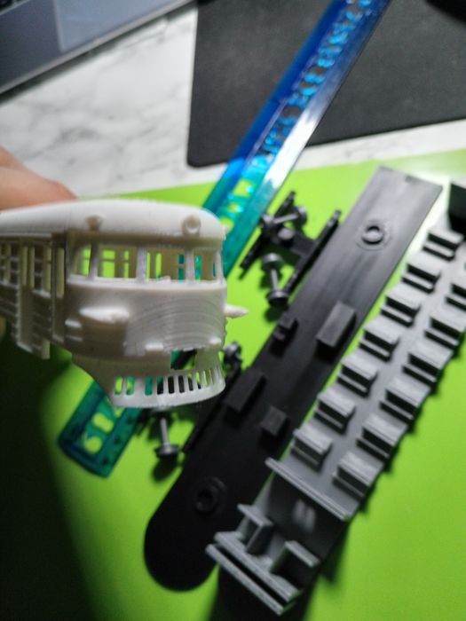 Сборная модель головного электропоезда ЭР2/ЭР9 (глобус)