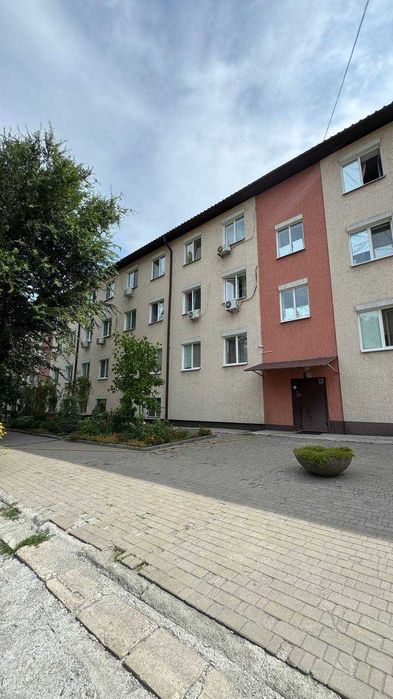 Продам 2  кімнатну квартиру з евроремонтом вул. Коксовая 16
