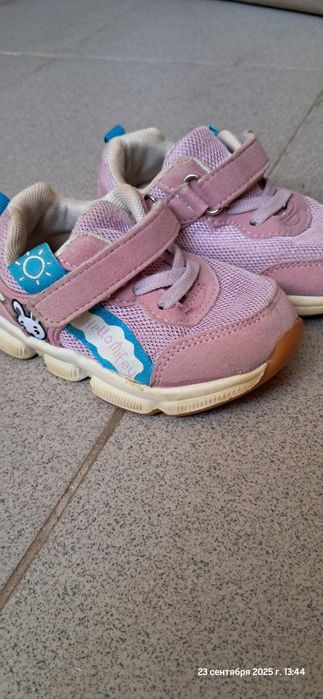 Детские кроссовки