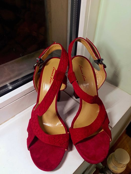 Червоні замшеві туфлі 37 розмір