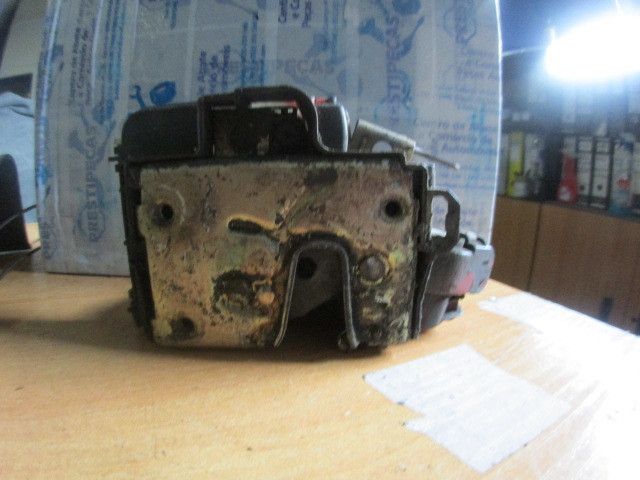 Fechadura / fecho porta frente esquerdo VOLKSWAGEN Vento (1H2)