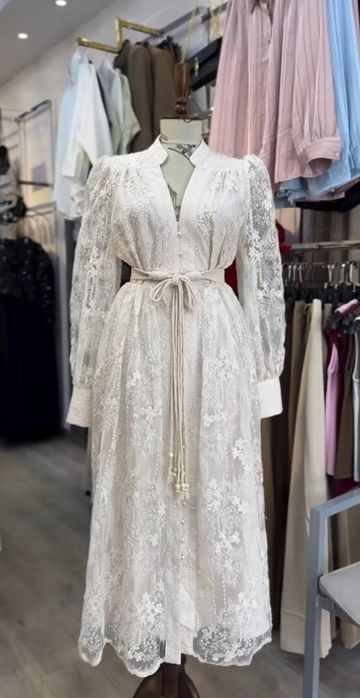 Мережевна , довга сукня молочного кольору