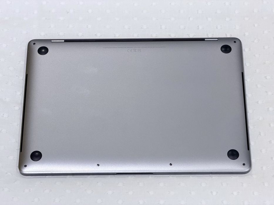MacBook Pro 13” (2020) | Intel Core i7 | 32 GB RAM | SSD 1 TB | Caixa Original