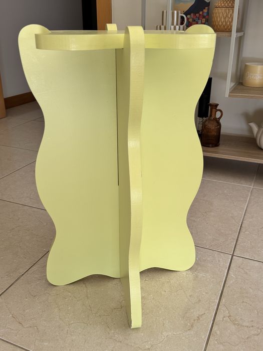 Mesa pequena da Sklum