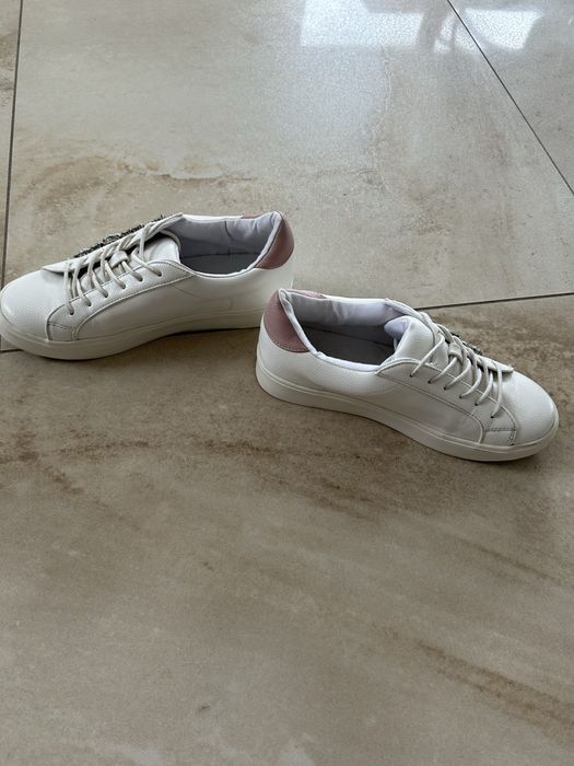 Sneakersy buty białe Reserved 36 23cm ćwieki
