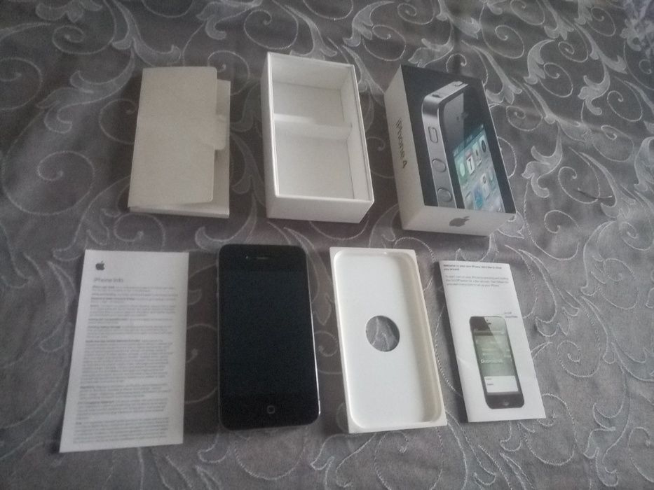 Apple iPhone 4 e 4S, como novos nas caixas