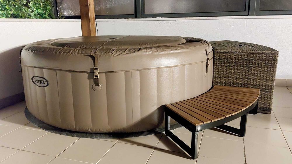 Jacuzzi Insuflável INTEX - 4 Pessoas