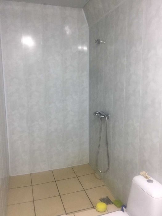 Хозяин : сдам комнату,  в частном доме,  район центрального стадиона