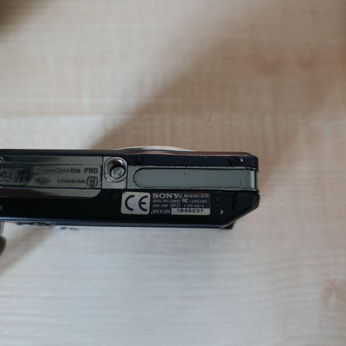Фотоапарат SONY Model No. DSC-W100 в робочому стані