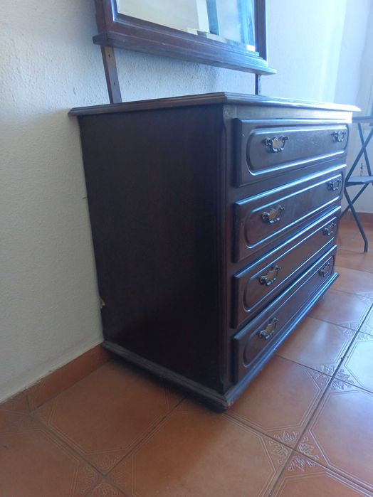 Cómoda com espelho