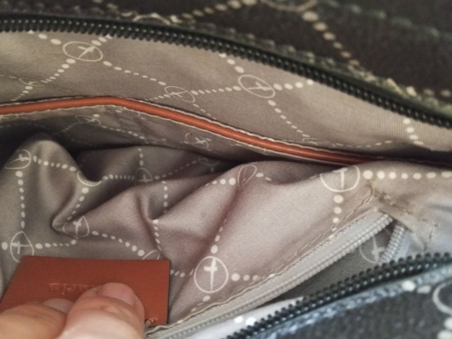 Torebka listonoszka Tamaris Anastasia Classic czarna crossbody logo