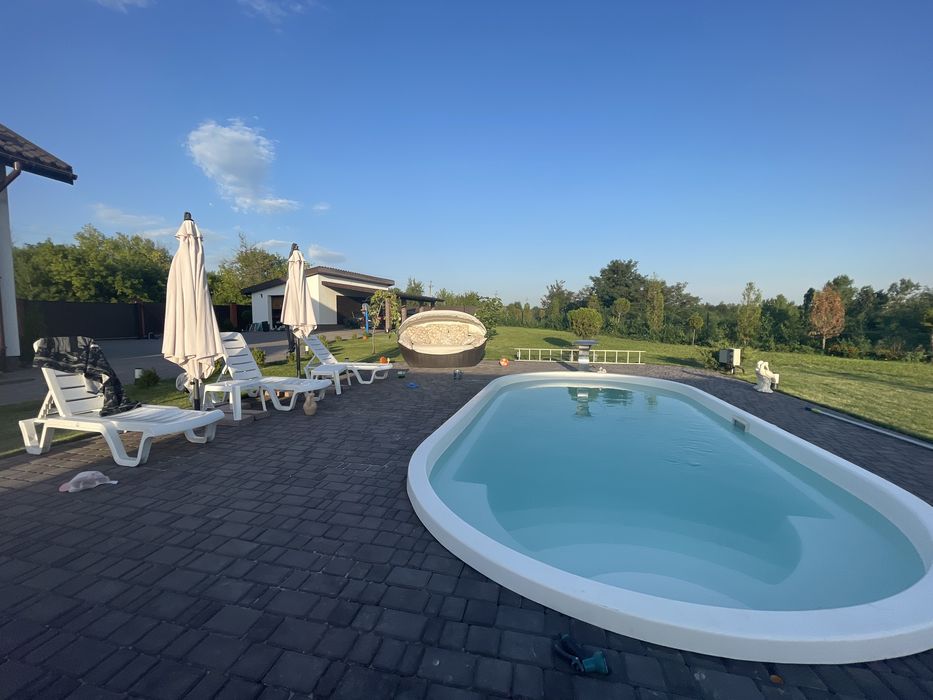 Гарний, Сучасний, добротний  будинок з басейном