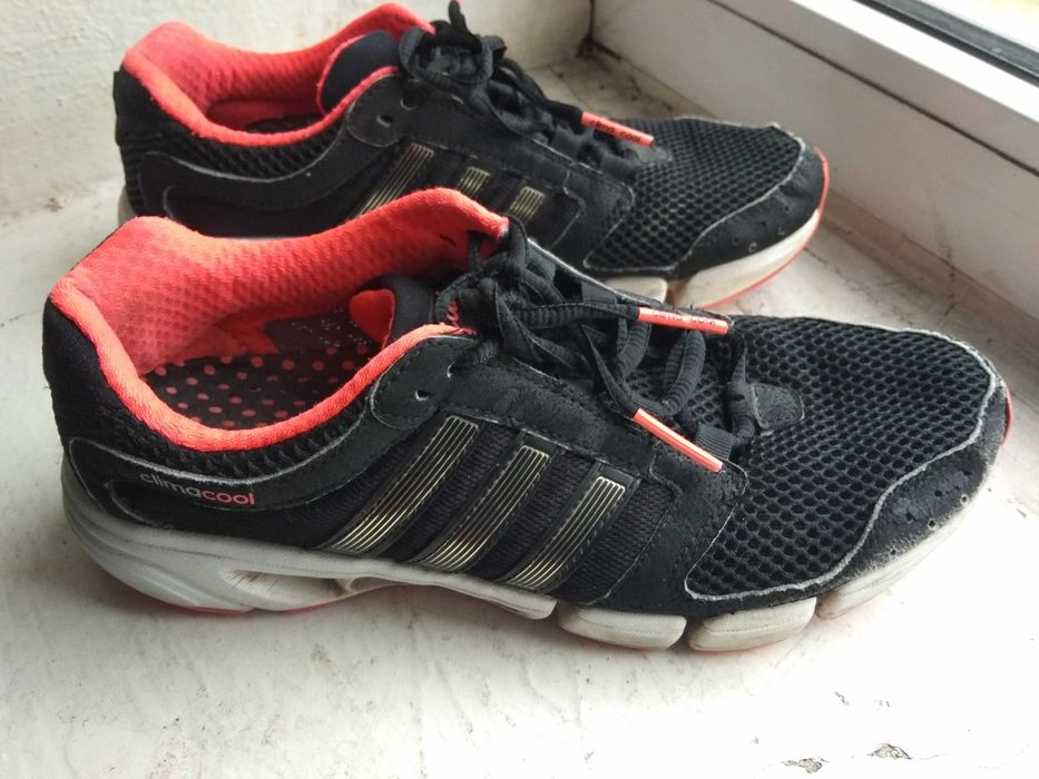 Продаються кросівки adidas 38 розм за 130 гр
