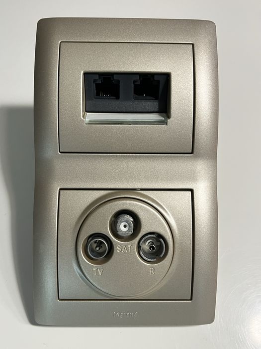 Legrand Sistena life  -Titan