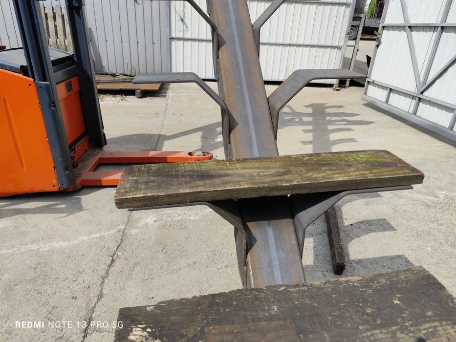 Konstrukcja metalowa schodów drewnianych, wejście na 262cm, belka centralna