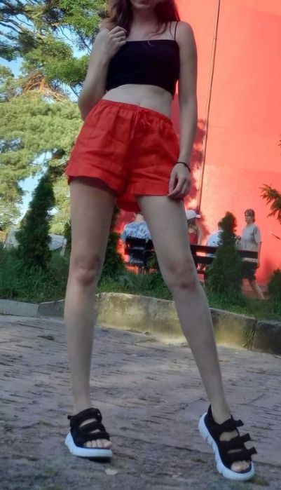 Jaskrawy lniany garnitur H&M