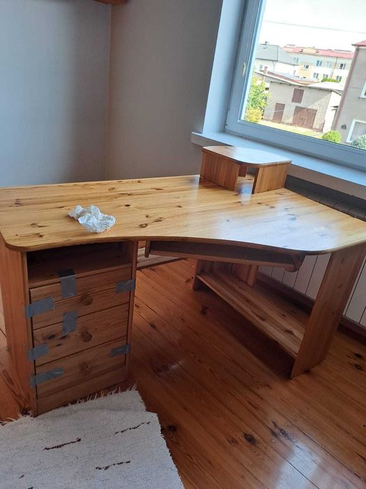 Biurko sosnowe narożne w dobrym stanie  na sprzedaż