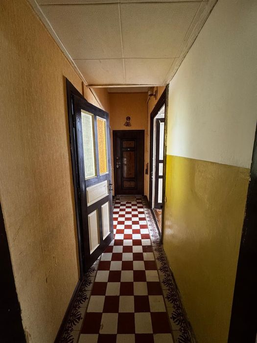 Продам 3-х кімнатну квартиру у центрі Дрогобича.