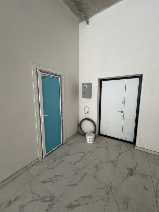 Оренда комерційного приміщення в ТЦ Журавель