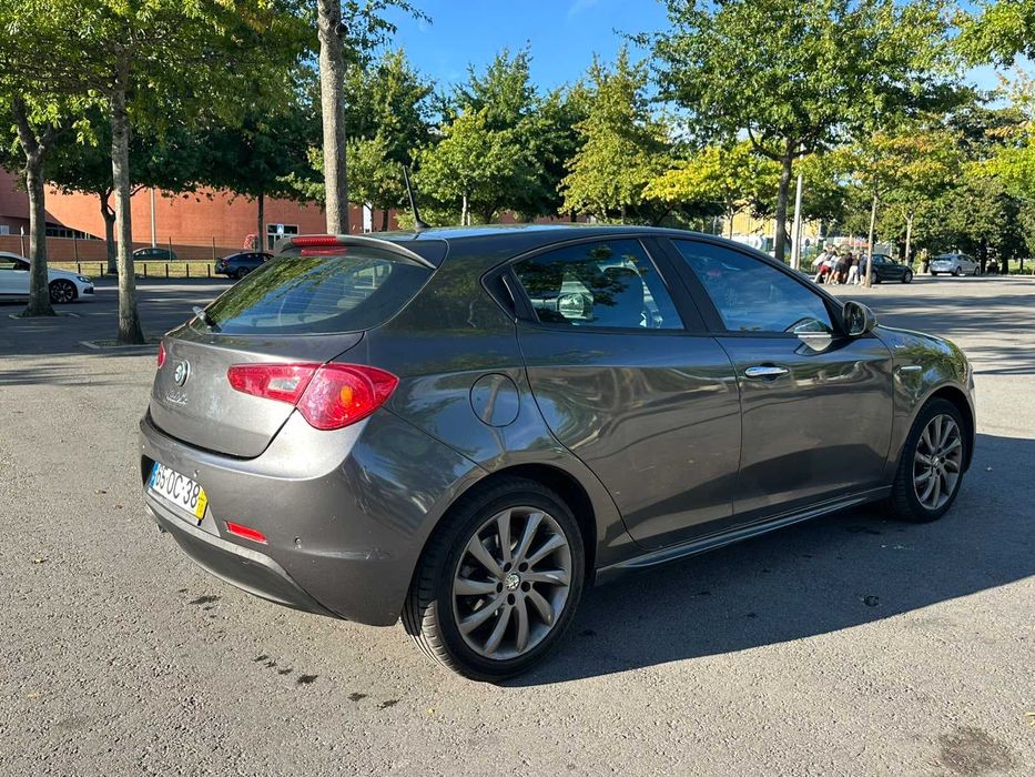 Alfa Romeo Giulietta 1.6 JTDm Veloce – Apenas 52850 km Reais (Oportunidade Única)