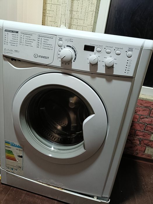 Пральна машина на запчастини індезіт.