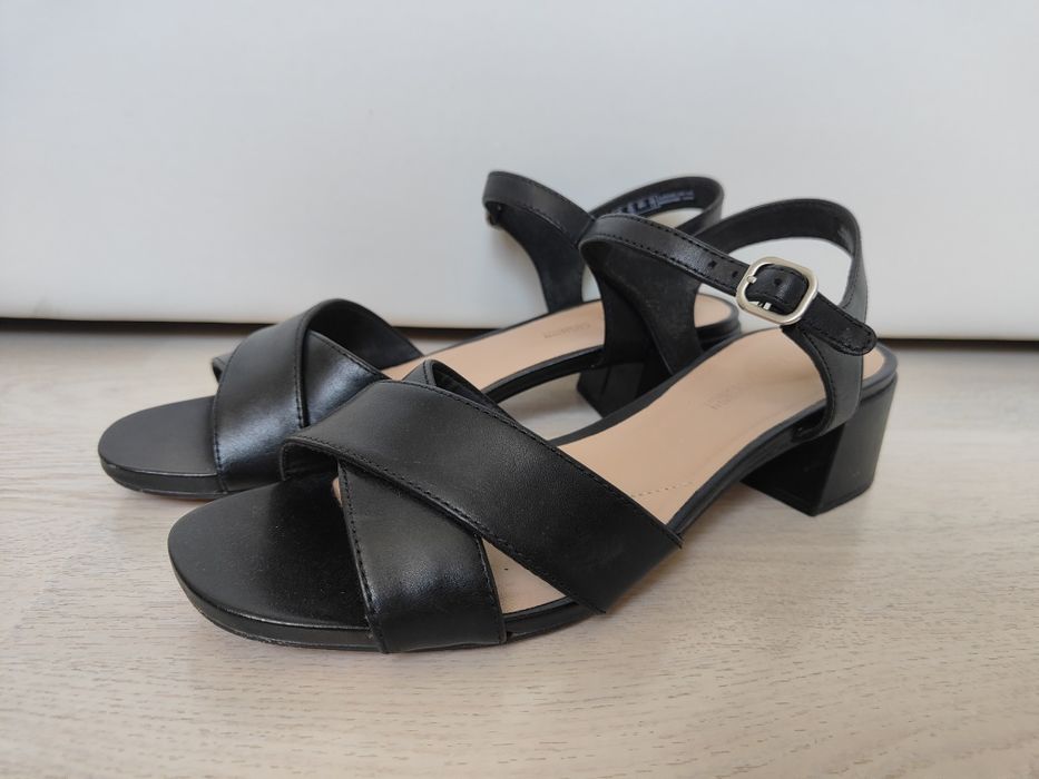 Жіночі босоніжки Clarks