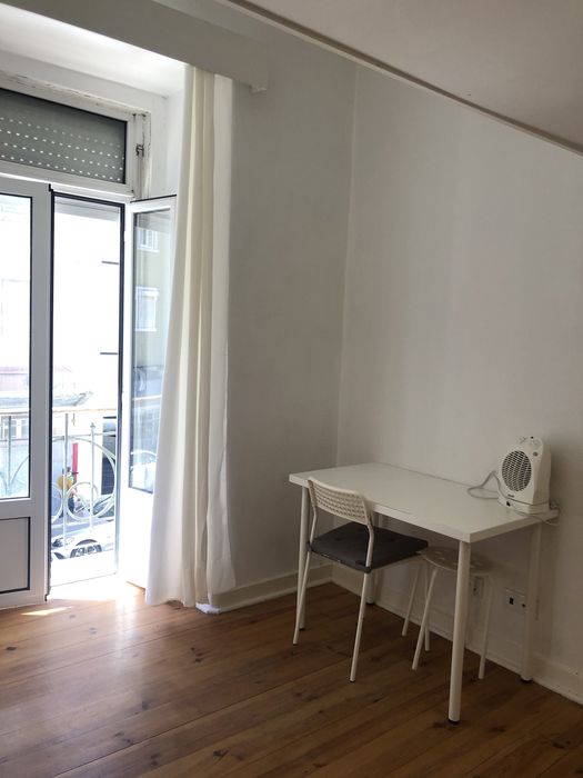 Ligue! T0 Quarto cama grande centro lisboa, metro arroios , alameda