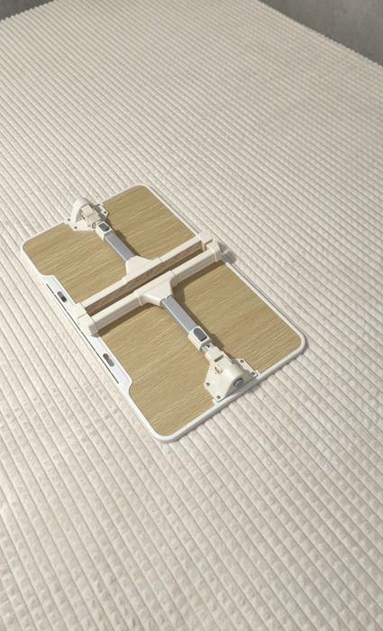 столик для ноутбука або прийому їжі