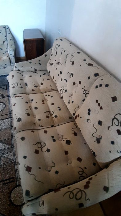 Продається диван і два крісла