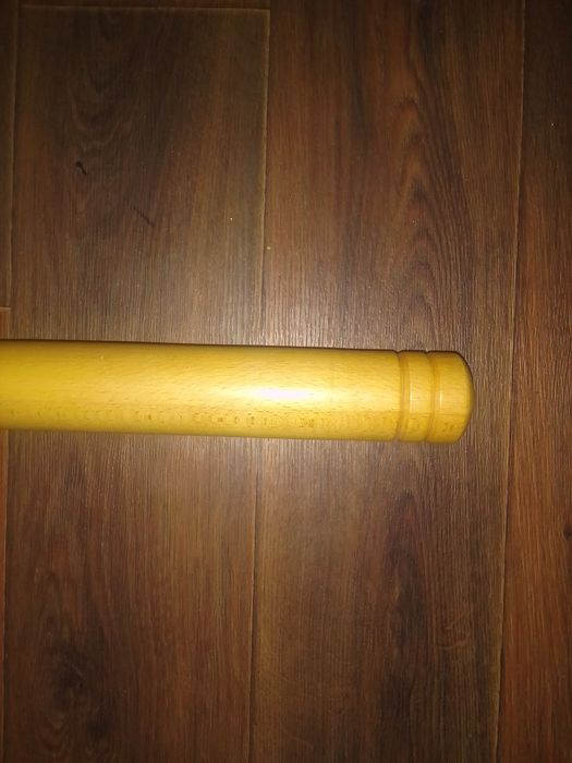 Бита деревянная.