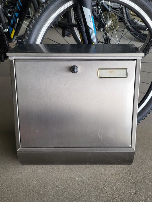 Skrzynka na listy srebna