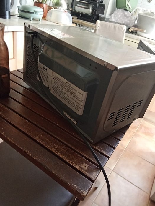 Micro-ondas Teka Inox - Para Peças (Avariado e Cabo Danificado