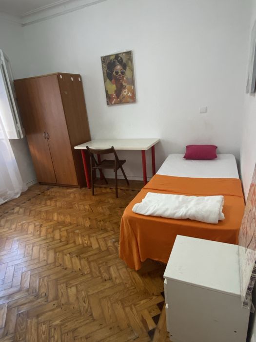 Quarto Duplo a 5min a pé da CP Queluz-Belas