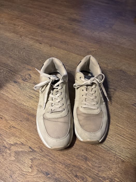 Beżowe sneakersy Livergy 45