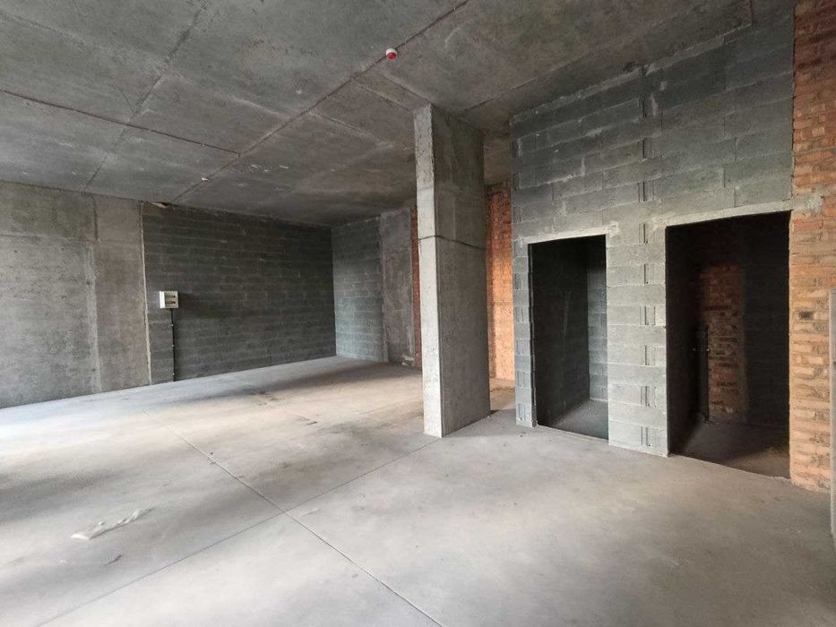 ЖК «Варшавський». Фасадне приміщення Open Space 71 м²