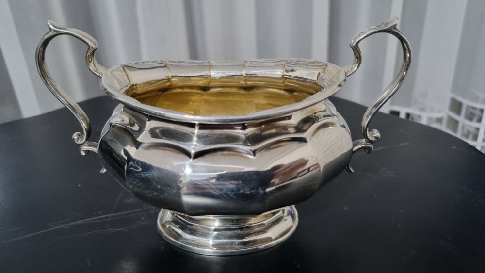 Posrebrzana I sygnowana cukiernica